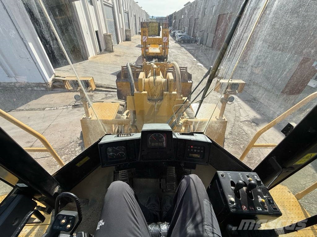 CAT 988 G Iekrāvēji uz riteņiem