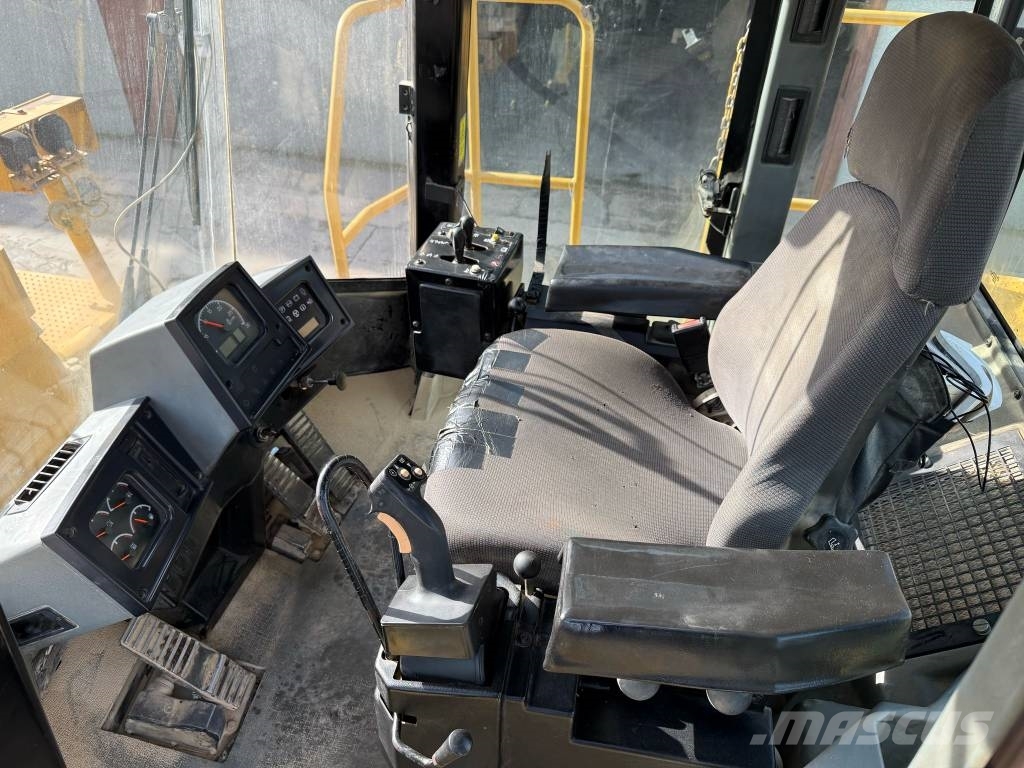 CAT 988 G Iekrāvēji uz riteņiem