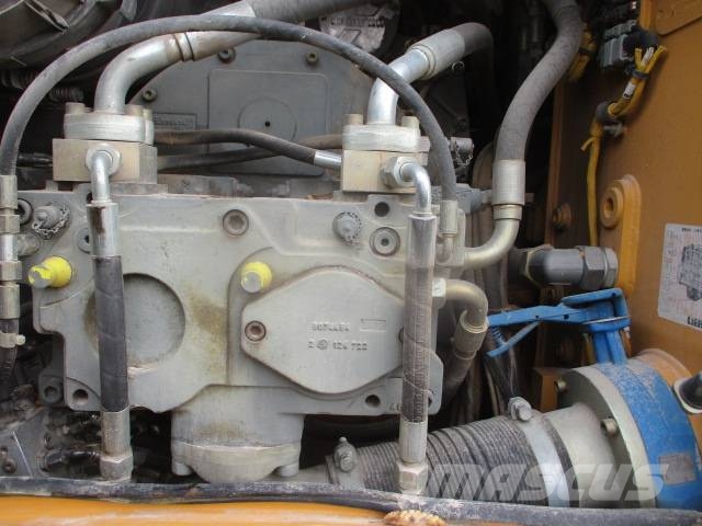 Liebherr R 906 LC Rupsgraafmachines