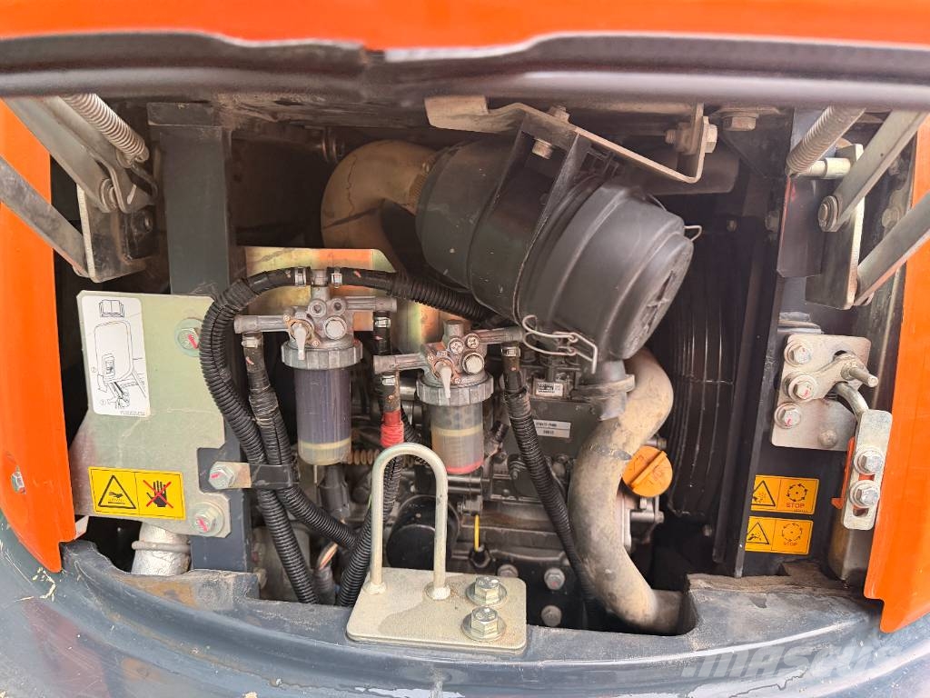 Hitachi ZX 19 U-6 Міні-екскаватори < 7т
