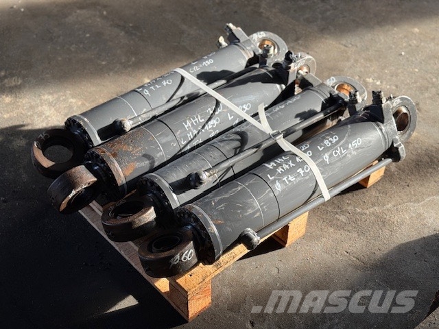 Fuchs MHL 320 USED HYDRAULIC CYLINDER STABILIZER Hidráulicos