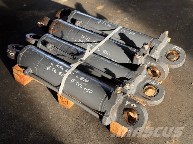 Fuchs MHL 320 USED HYDRAULIC CYLINDER STABILIZER Hidráulicos