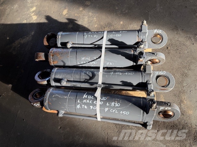 Fuchs MHL 320 USED HYDRAULIC CYLINDER STABILIZER Hidráulicos