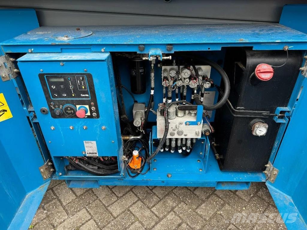 Genie GS3369RT Hoogwerker Schaarhoogwerker Ruwterrein Nacelle ciseaux