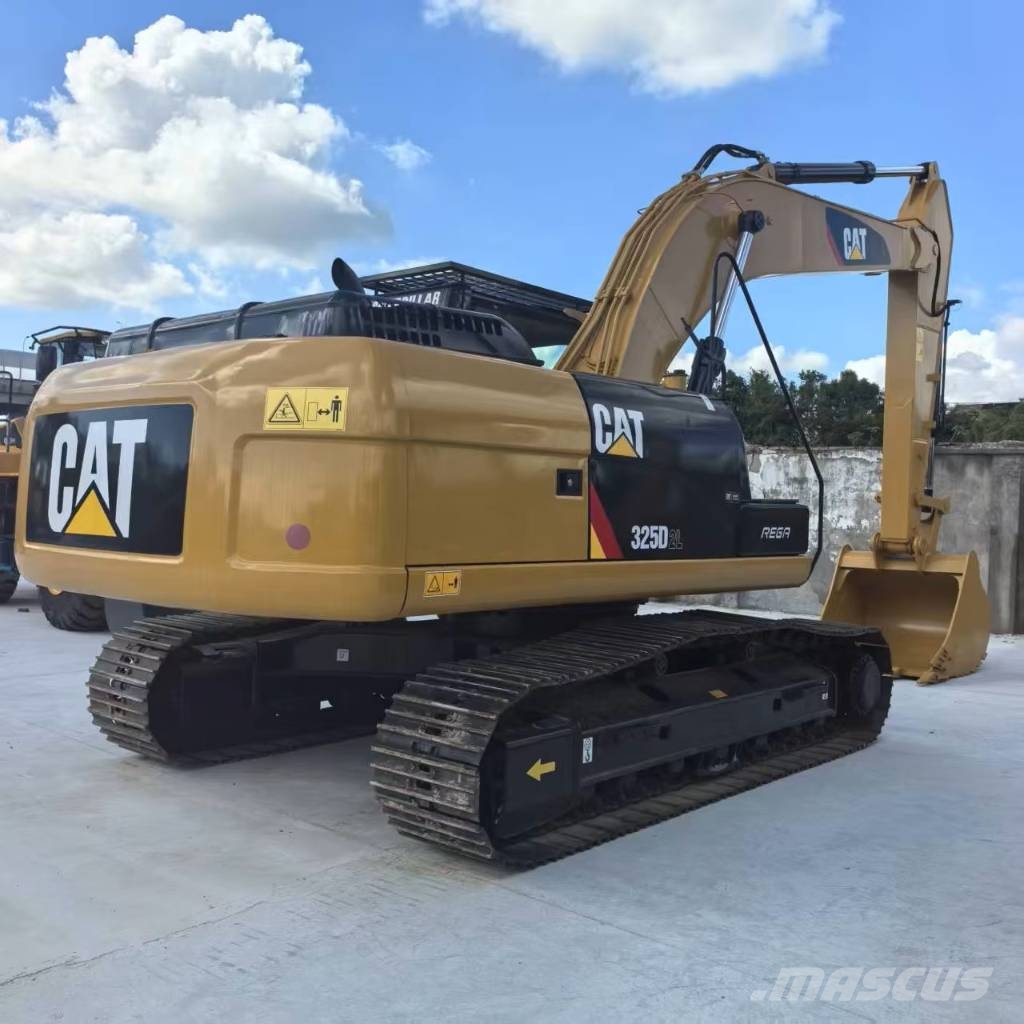 CAT 325 D 2 L Средни екскаватори 7т - 12т