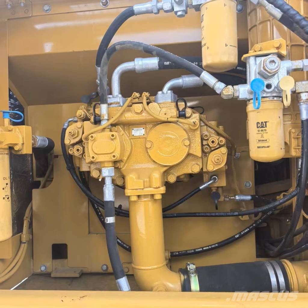 CAT 325 D 2 L Средни екскаватори 7т - 12т