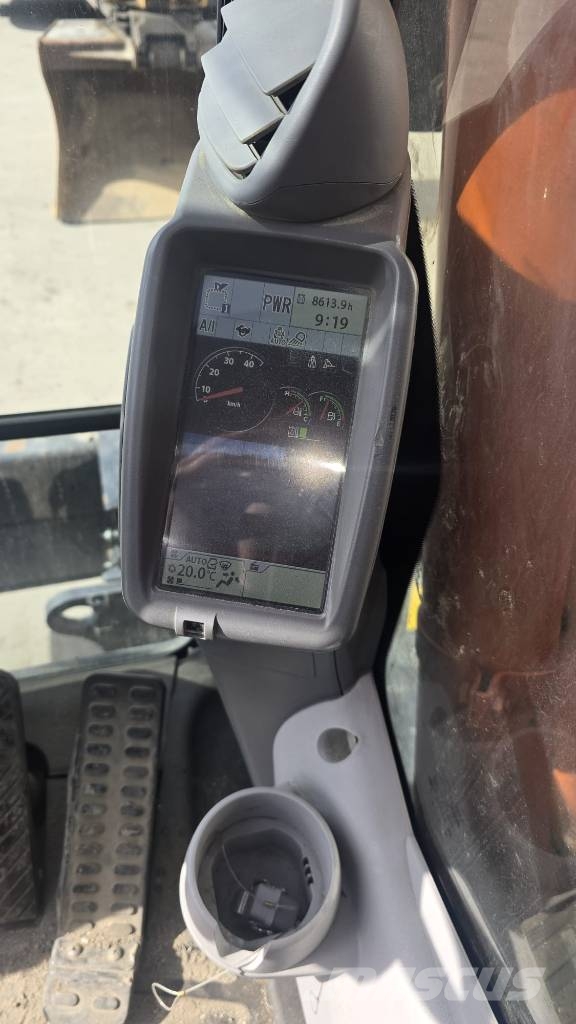 Hitachi zx220 W -5 حفارات بعجل