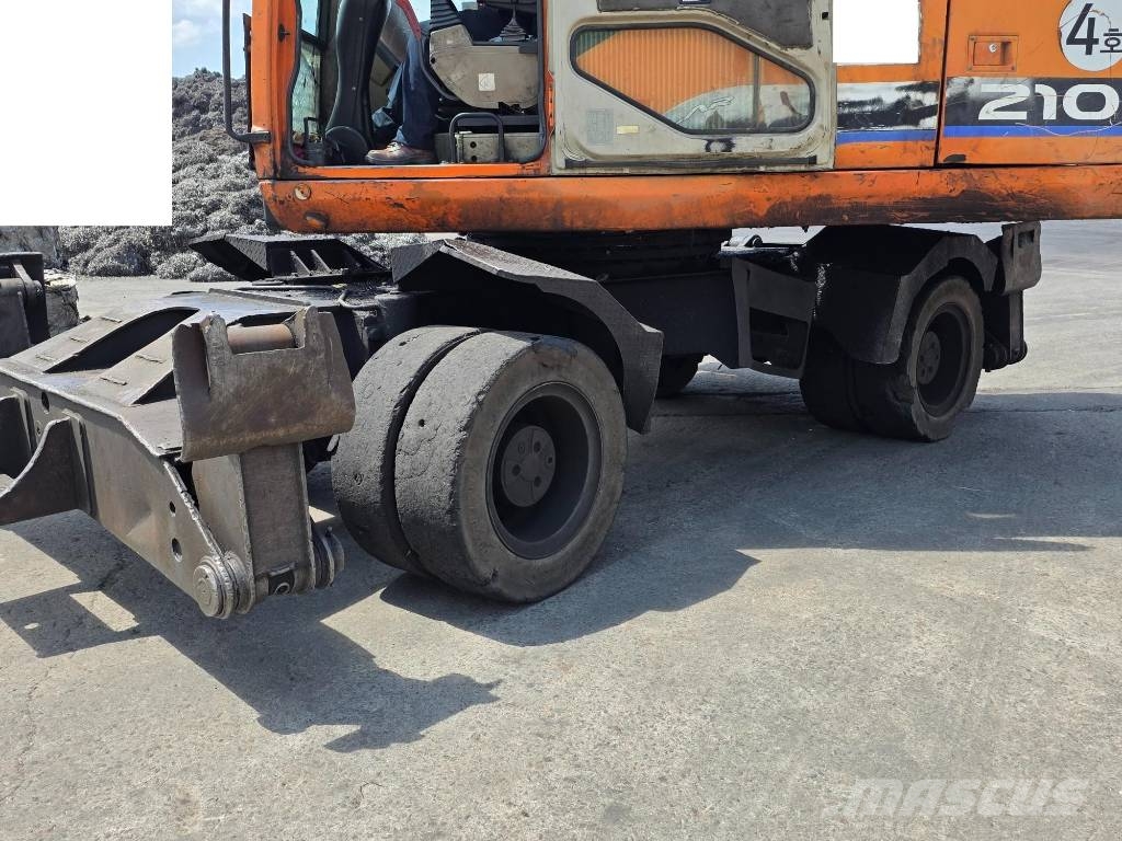 Doosan Solar 210 W V Lastik tekerli ekskavatörler