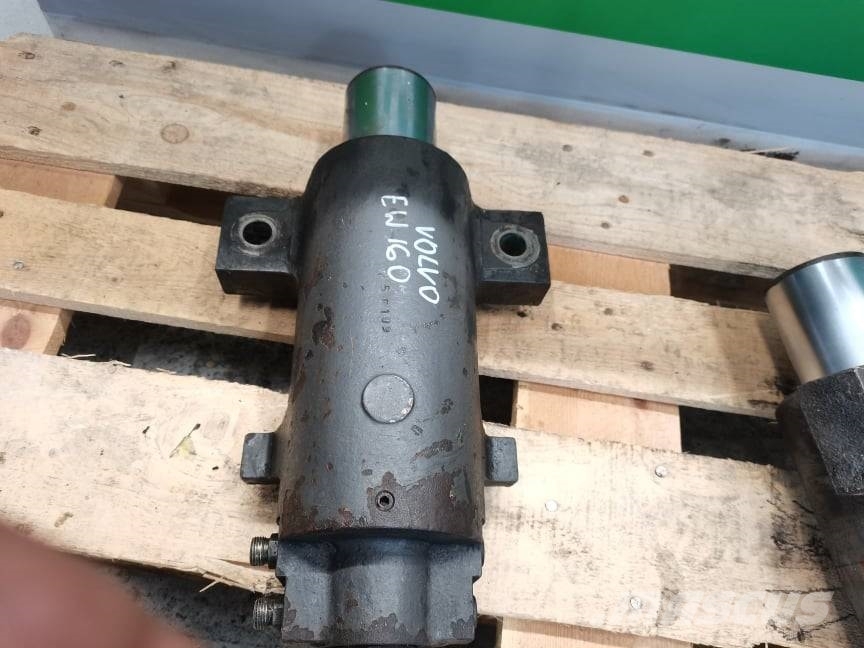 Volvo EW 160B hydraulic cylinder Hidraulika