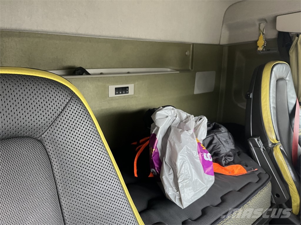 Volvo FH 16 750 شاحنات قلابة