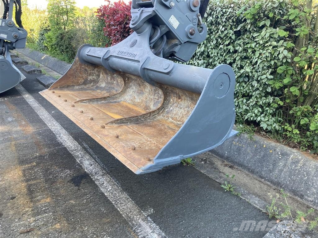 Liebherr R 914 Compact Litronic Crawler excavators
