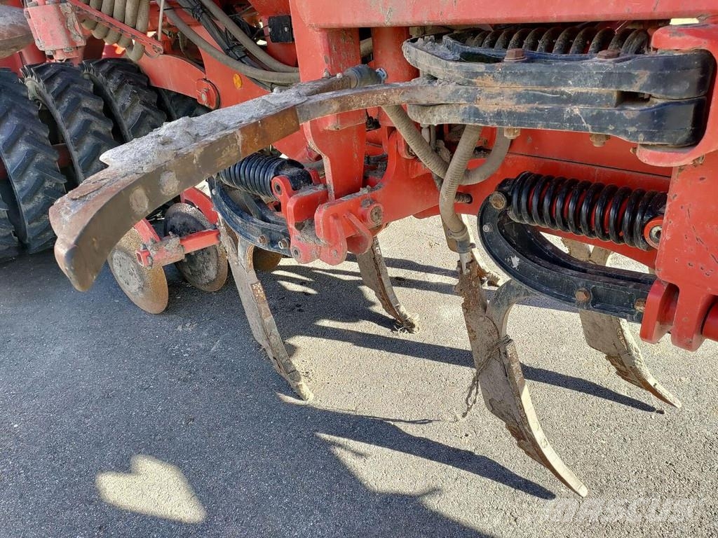 Horsch Focus 6 TD مثاقيب مدمجة