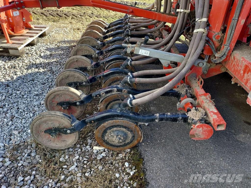 Horsch Focus 6 TD مثاقيب مدمجة