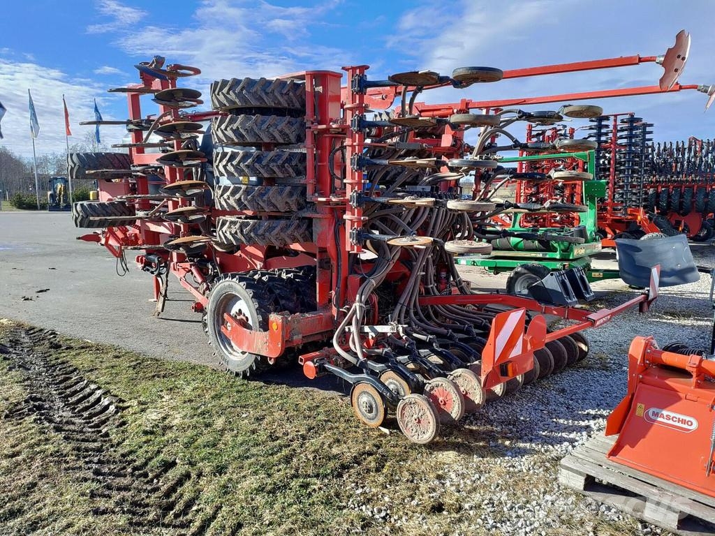 Horsch Focus 6 TD مثاقيب مدمجة