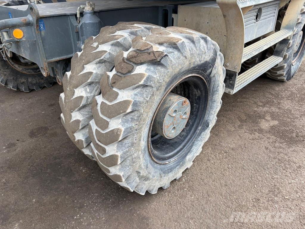 Liebherr A918 Wheeled excavators