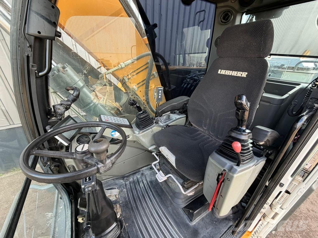 Liebherr A918 Wheeled excavators