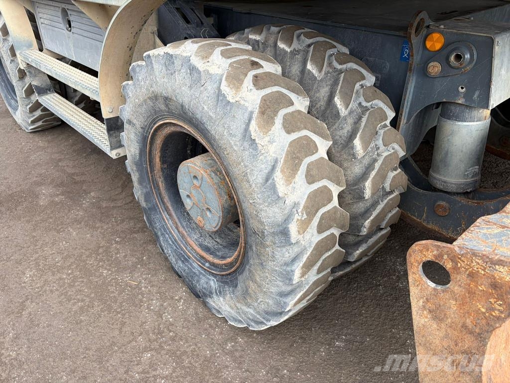 Liebherr A918 Wheeled excavators