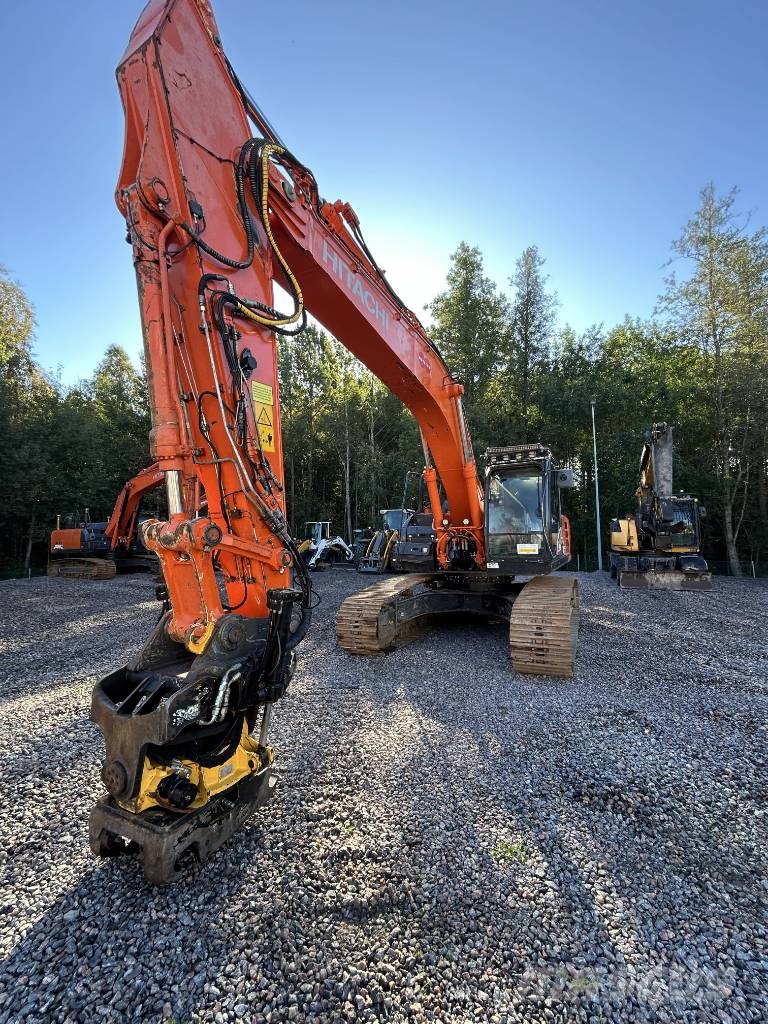 Hitachi ZX 300 LC-6 Kāpurķēžu ekskavatori