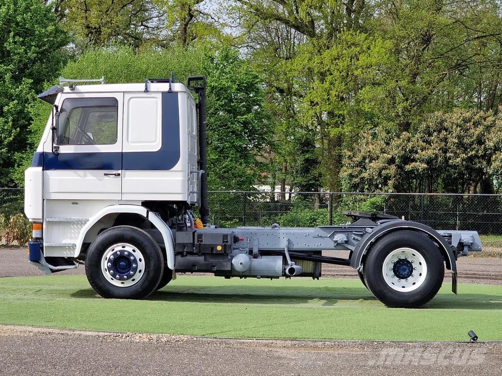 Scania R142-V8 420 V8 - Old timer - Clean chassis/cab/int Naudoti vilkikai