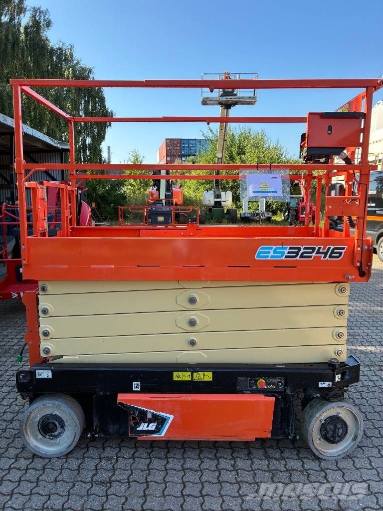 JLG 3246 ES Šķerveida pacēlāji