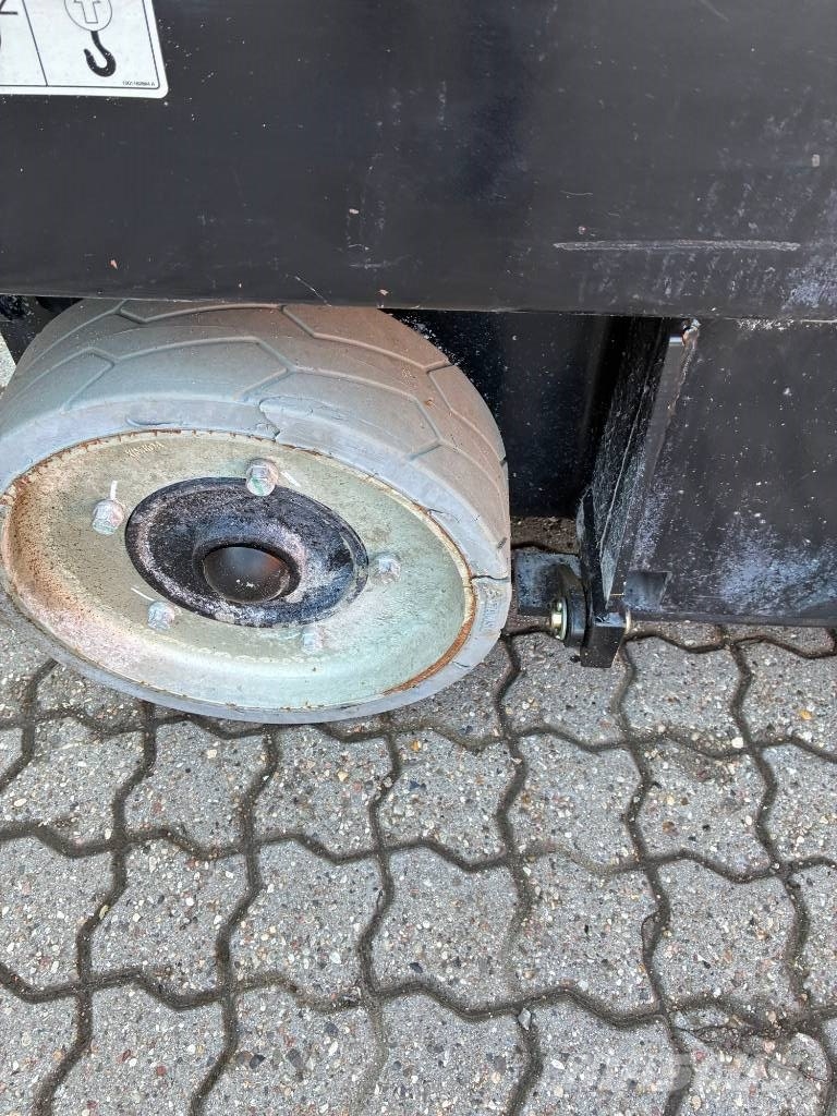 JLG 3246 ES Šķerveida pacēlāji