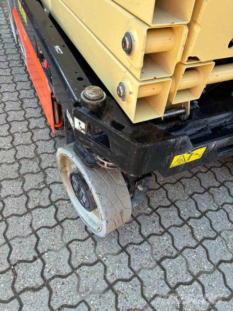 JLG 3246 ES Šķerveida pacēlāji