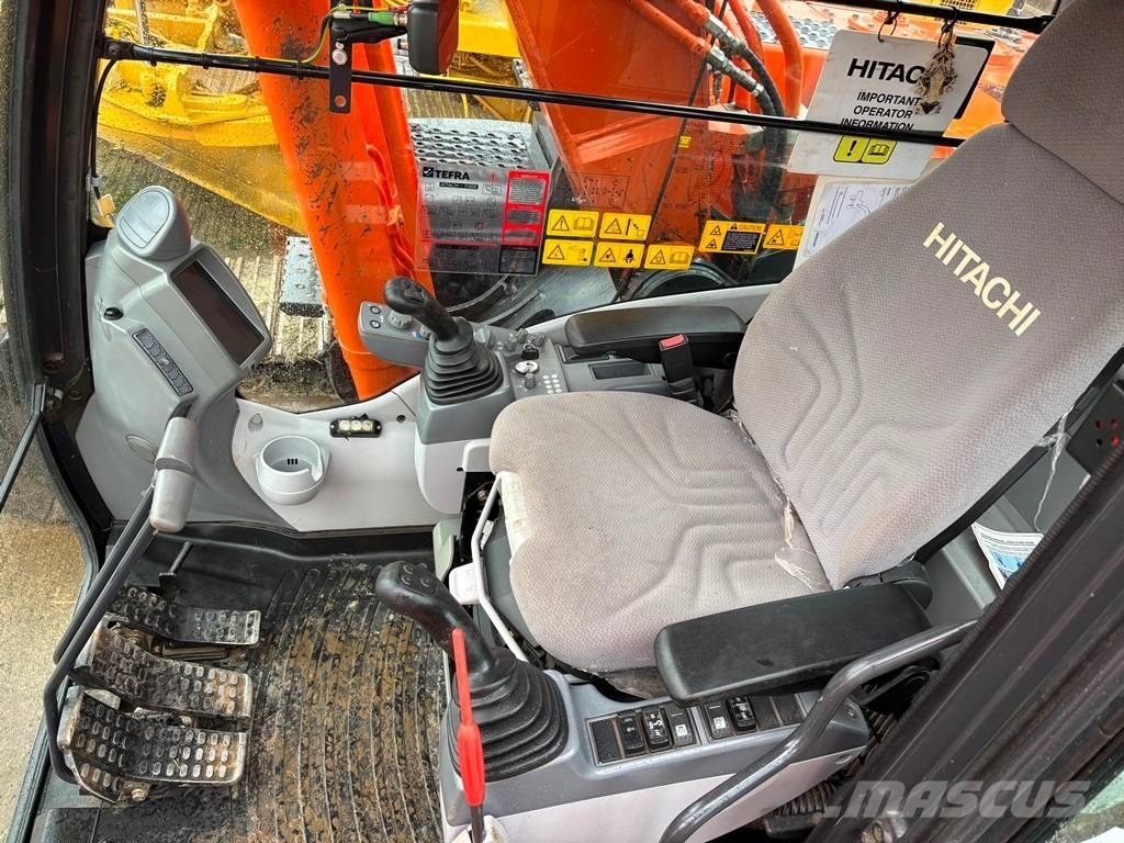 Hitachi ZX 210 LC-3 حفارات زحافة