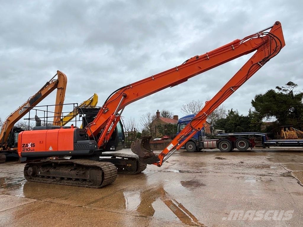 Hitachi ZX 210 LC-3 حفارات زحافة