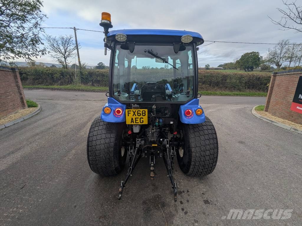 New Holland Boomer 50 Kompaktie traktori