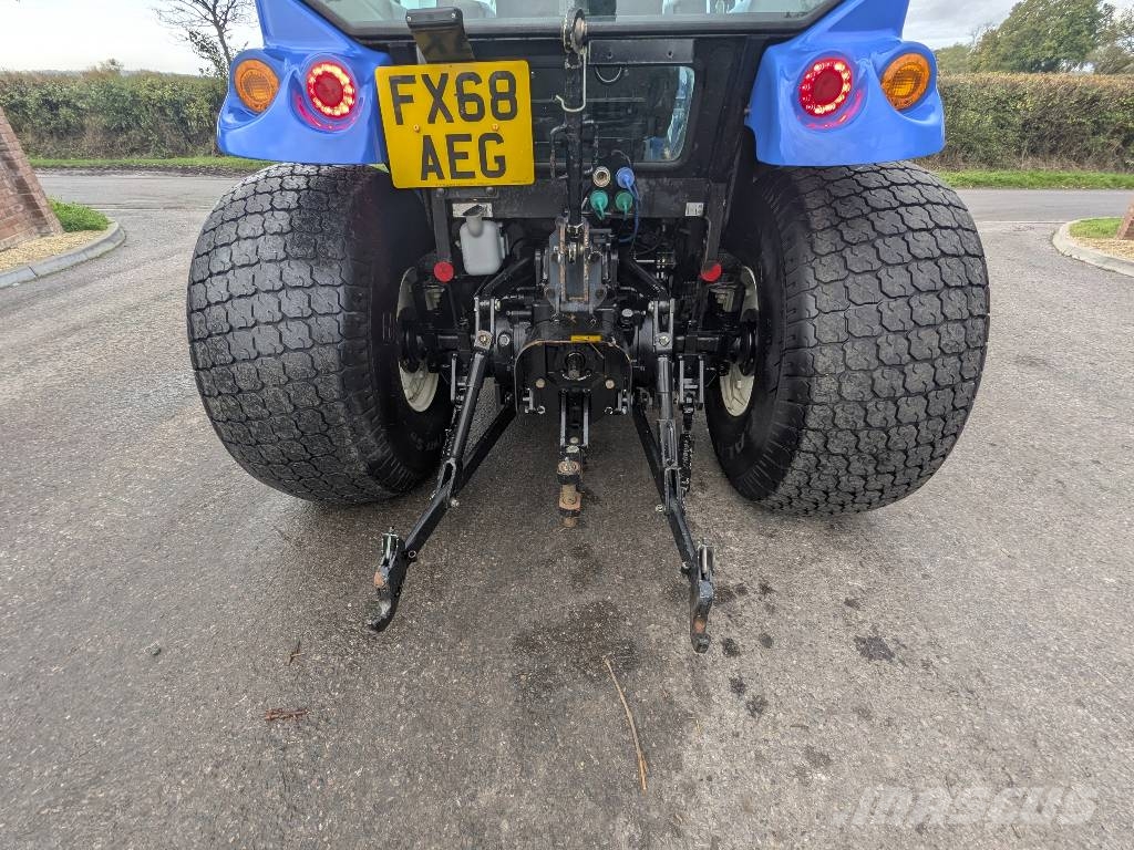 New Holland Boomer 50 Kompaktie traktori