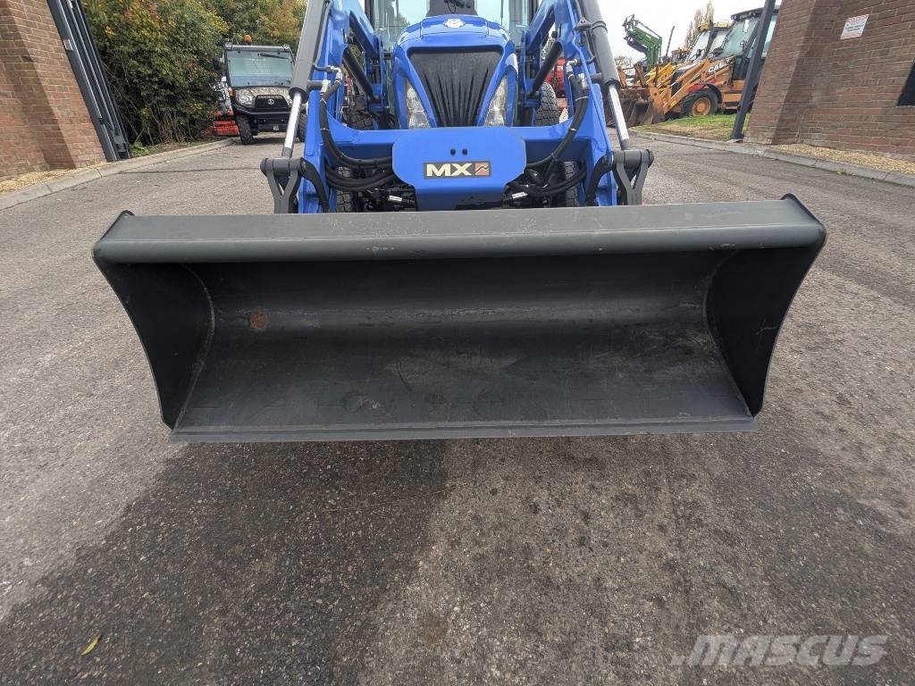 New Holland Boomer 50 Kompaktie traktori