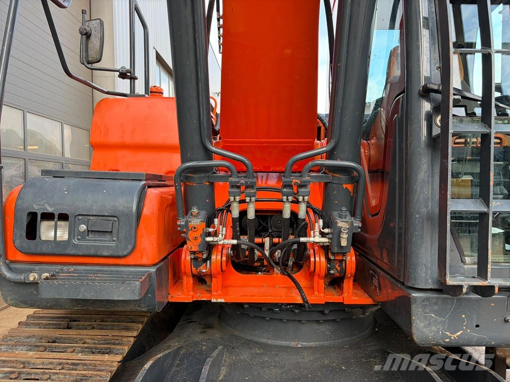 Doosan DX180LC-3 Kāpurķēžu ekskavatori