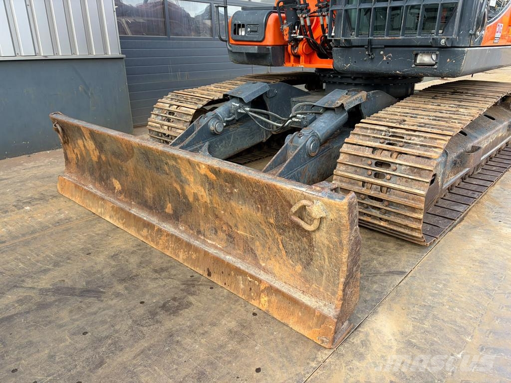 Doosan DX180LC-3 Kāpurķēžu ekskavatori