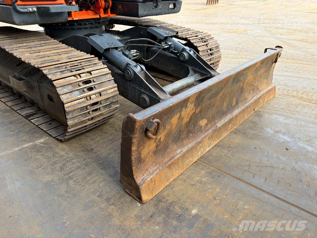 Doosan DX180LC-3 Kāpurķēžu ekskavatori