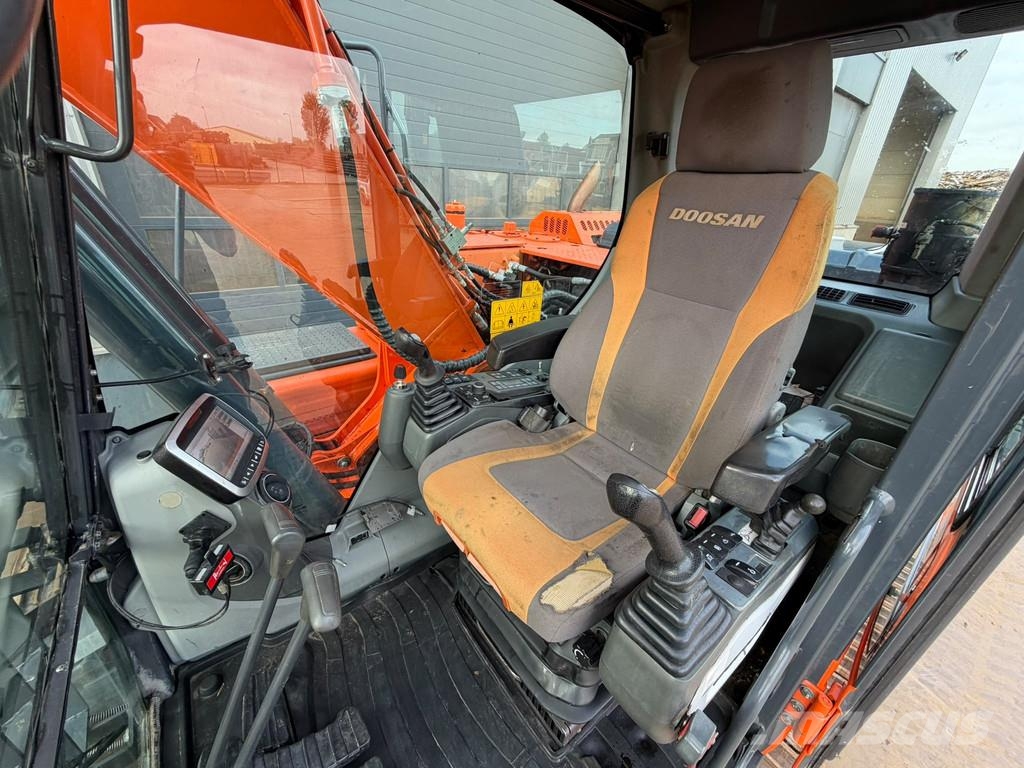 Doosan DX180LC-3 Kāpurķēžu ekskavatori