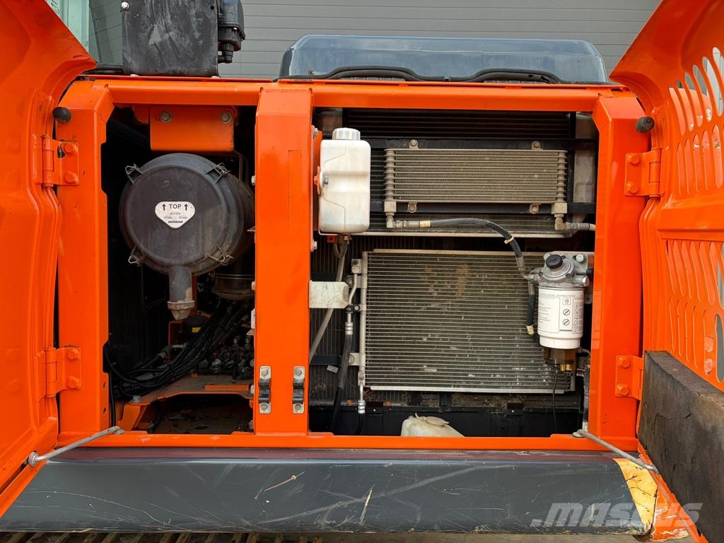 Doosan DX180LC-3 Kāpurķēžu ekskavatori