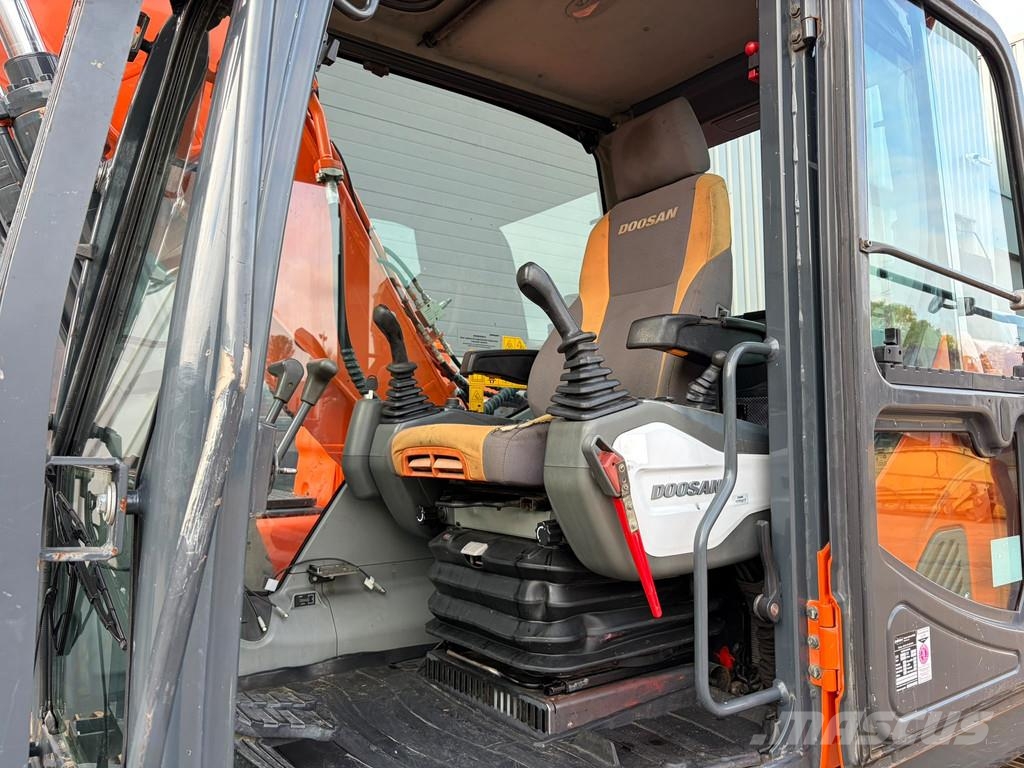 Doosan DX180LC-3 Kāpurķēžu ekskavatori
