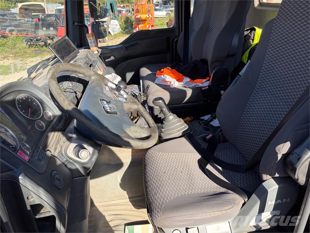 MAN TGA 28.350 6X4-4 BL شاحنات بمقصورة وهيكل