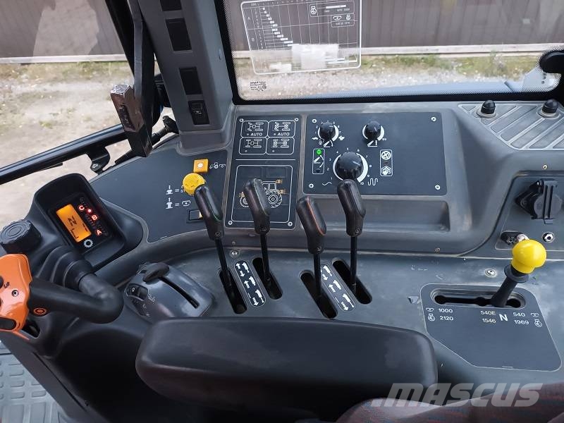 New Holland TM 120 RC الجرارات