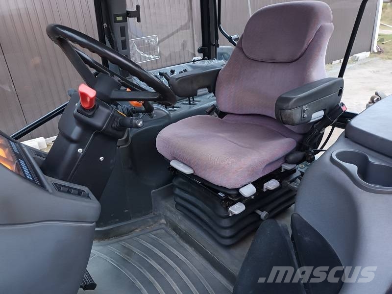 New Holland TM 120 RC الجرارات