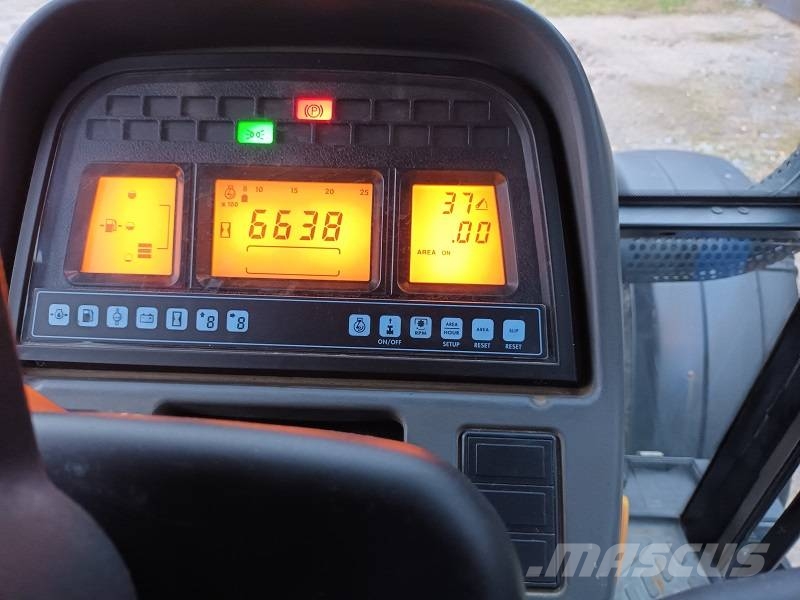 New Holland TM 120 RC الجرارات