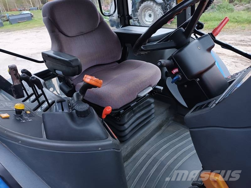 New Holland TM 120 RC الجرارات