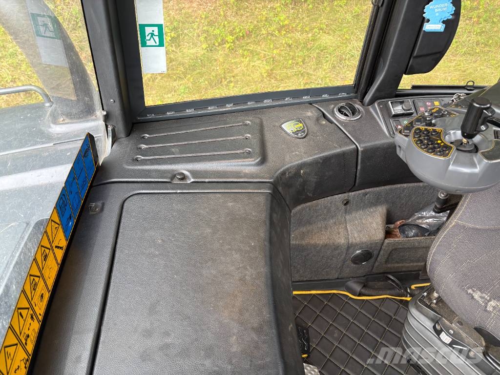 Ponsse WISENT 8W Forwarder