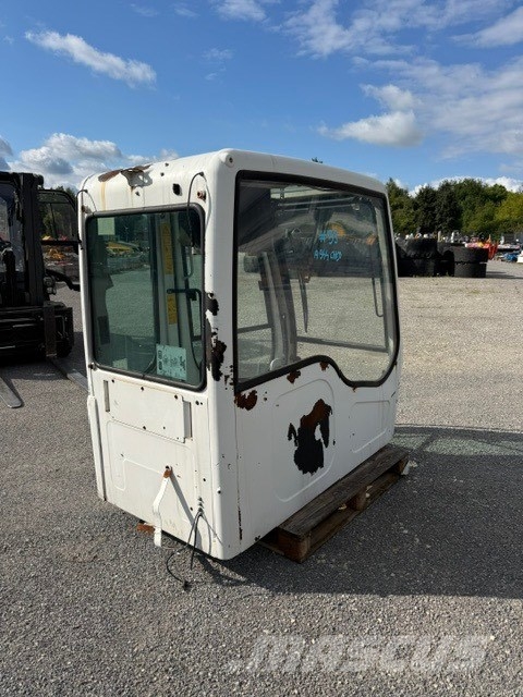 Liebherr USED CAB SERIE C كابينة والداخلية