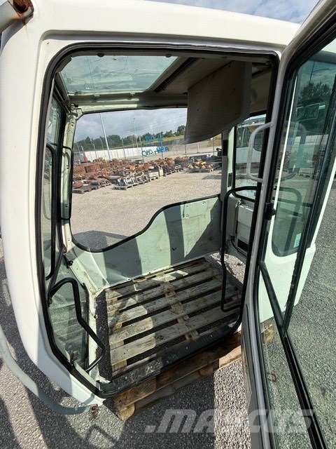 Liebherr USED CAB SERIE C كابينة والداخلية