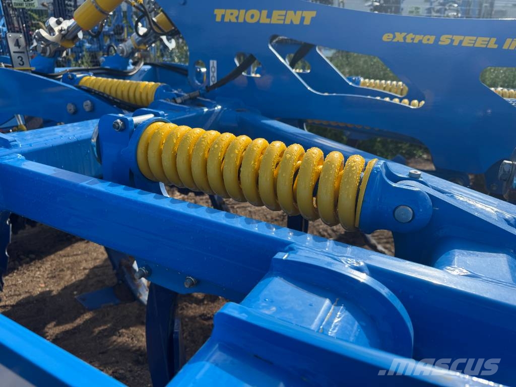 Farmet Triolent 300 P المحراث الحفار