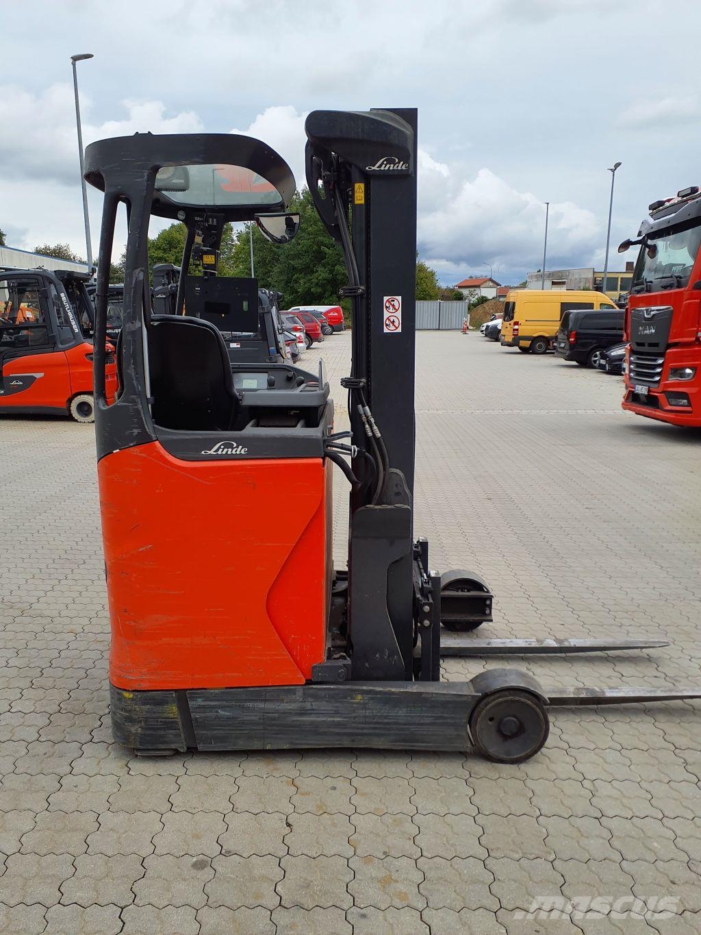 Linde R12B Reachtruck