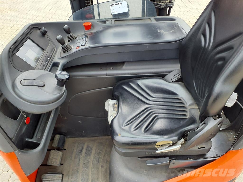Linde R12B Reachtruck