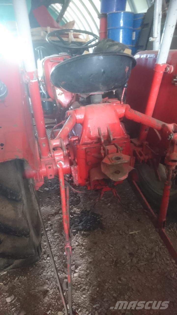 McCormick IHC D-326 Traktory