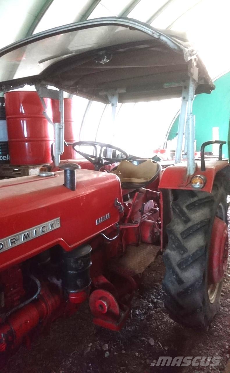 McCormick IHC D-326 Traktory